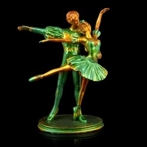 Сувенир полистоун 'Балерина с партнёром в зелёном' 18х14,5х7 см
