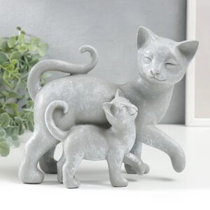 Сувенир полистоун 'Кошка с котёнком - прогулка' медальон сердце, серый 17,5х9,5х19 см