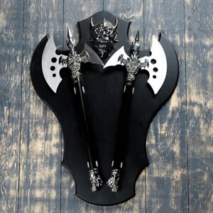 Сувенирное оружие ' Топоры' на планшете с демоном, 45х57 см