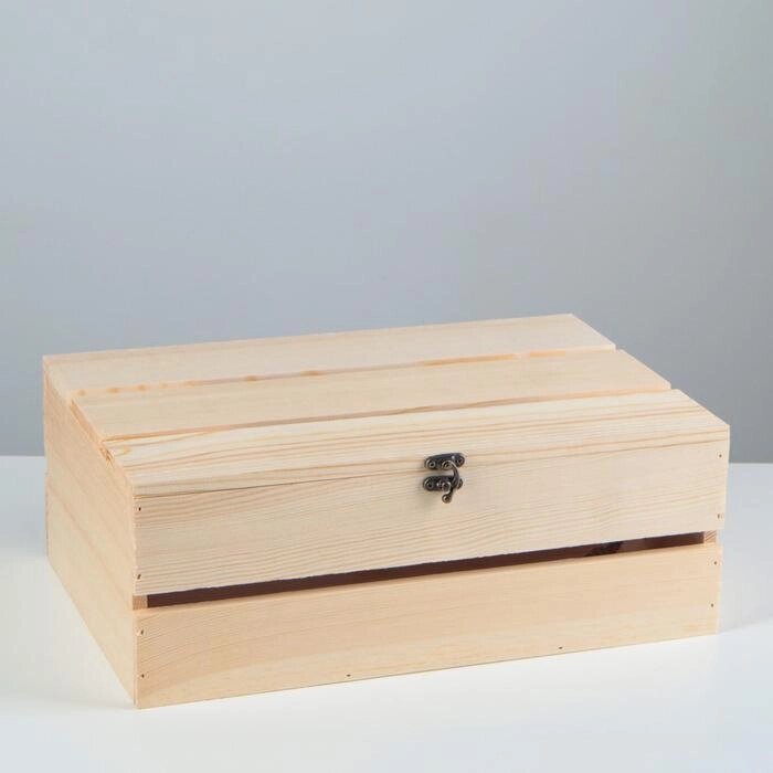 Ящик деревянный 35x23x13 см подарочный с реечной крышкой на петельках с замком от компании Интернет-магазин "Flap" - фото 1