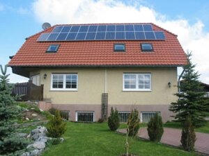 Автономная солнечная электростанция на 6,75 кВтч/день (1350 Вт)