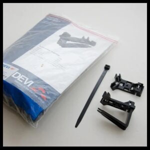 Крепление DEVIclip Guardhook для греющего кабеля на краю металлочерепичной и на черепичной кровле