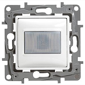 Legrand серия Etika датчик движения 400 вт