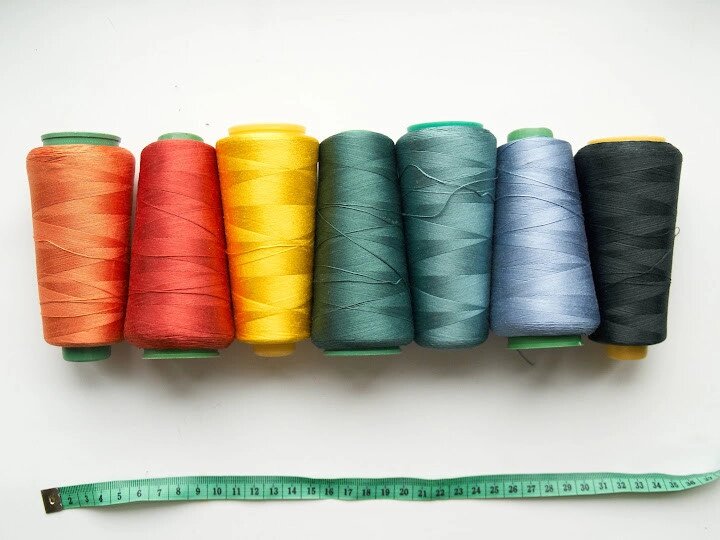 Нитка  швейная №10  100 грамм хб от компании Канцелярские, хозяйственные товары, рубашки, халаты, текстиль - фото 1