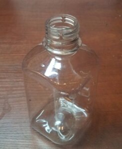 Бутылка 250мл прозрачная квадратная+крышка (300шт. ДШВ 60*45*85, 6,1кг)(ВШ 126х59мм)