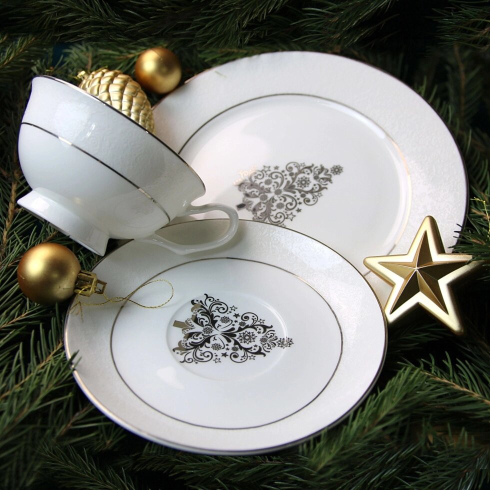 Костяной фарфор АККУ подарочный набор Новый год тарелка 21см+ч/пара (бел. золото)(12) от компании Интернет-магазин ProComfort - фото 1