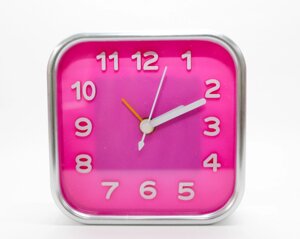 Часы-будильник квадратные, розовые, 10 см