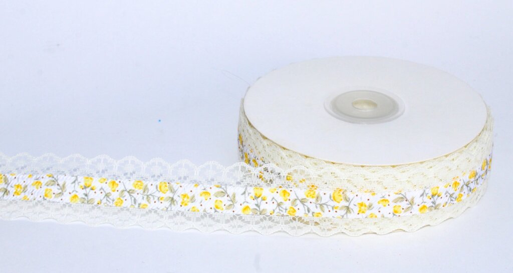 Декоративная лента для одежды с кружевами, бело-желтая с цветочками, 1.5 см (ширина) от компании Интернет-магазин VPROK_kz - фото 1