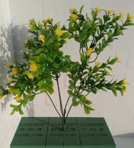 Искусственные мелкие желтые цветы на ветке, высота 33см
