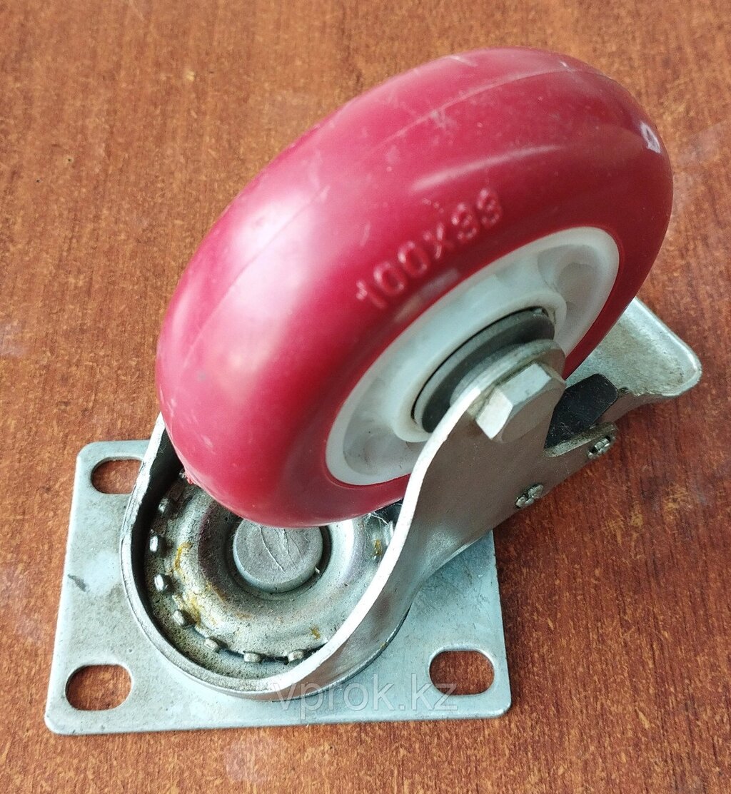 Колесо обрезиненное с площадкой, поворотное с подшипником и тормозом диаметр d-100 мм, красный от компании Интернет-магазин VPROK_kz - фото 1