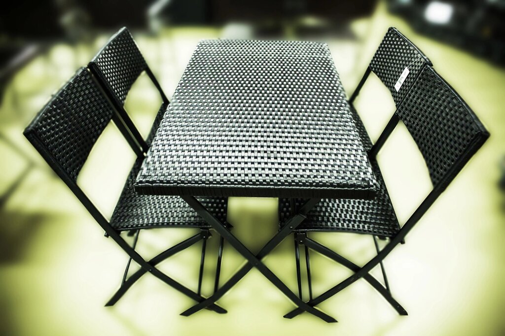 Комплект складной мебели (черный): 4 стула, стол от компании Интернет-магазин VPROK_kz - фото 1