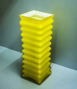 Декоративная настольная ваза "Гофрированная" (стекло, желтая),23см