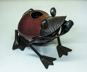 Декоративная садовая фигурка "Лягушка" (черная)