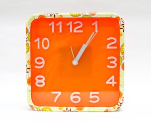 Часы-будильник квадратные, оранжевые, 15 см в Алматы от компании Интернет-магазин VPROK_kz
