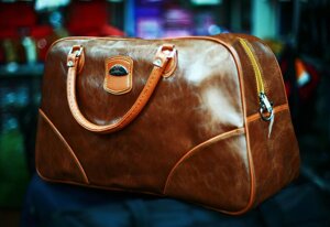 Женская лакированная сумка (коричневая)