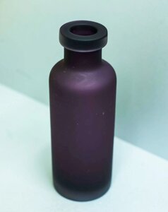 Декоративная ваза "Бутылка" (фиолетовое стекло)