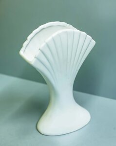 Декоративная настольная ваза "Ракушка" (керамика, белая), 19,5см