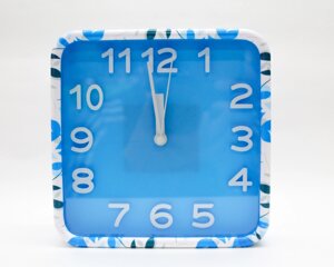 Часы-будильник квадратные, голубые, 15 см