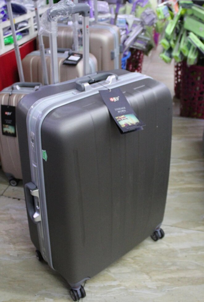 Пластиковый чемодан на колесах, "JLY", серый, большого размера от компании Интернет-магазин VPROK_kz - фото 1