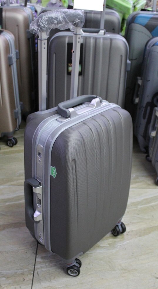 Пластиковый чемодан на колесах, "JLY", серый, маленького размера от компании Интернет-магазин VPROK_kz - фото 1