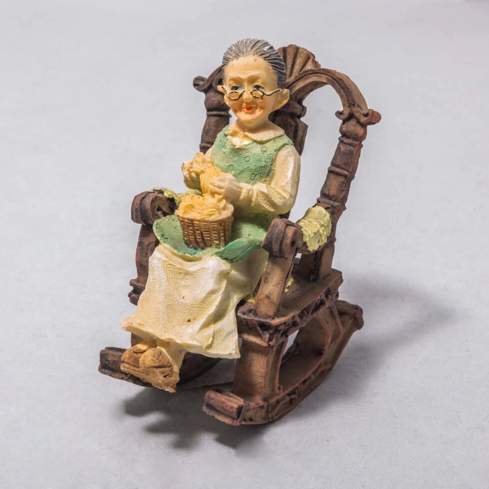 Украшение для дома "Бабушка в кресле" (9см) от компании Интернет-магазин VPROK_kz - фото 1
