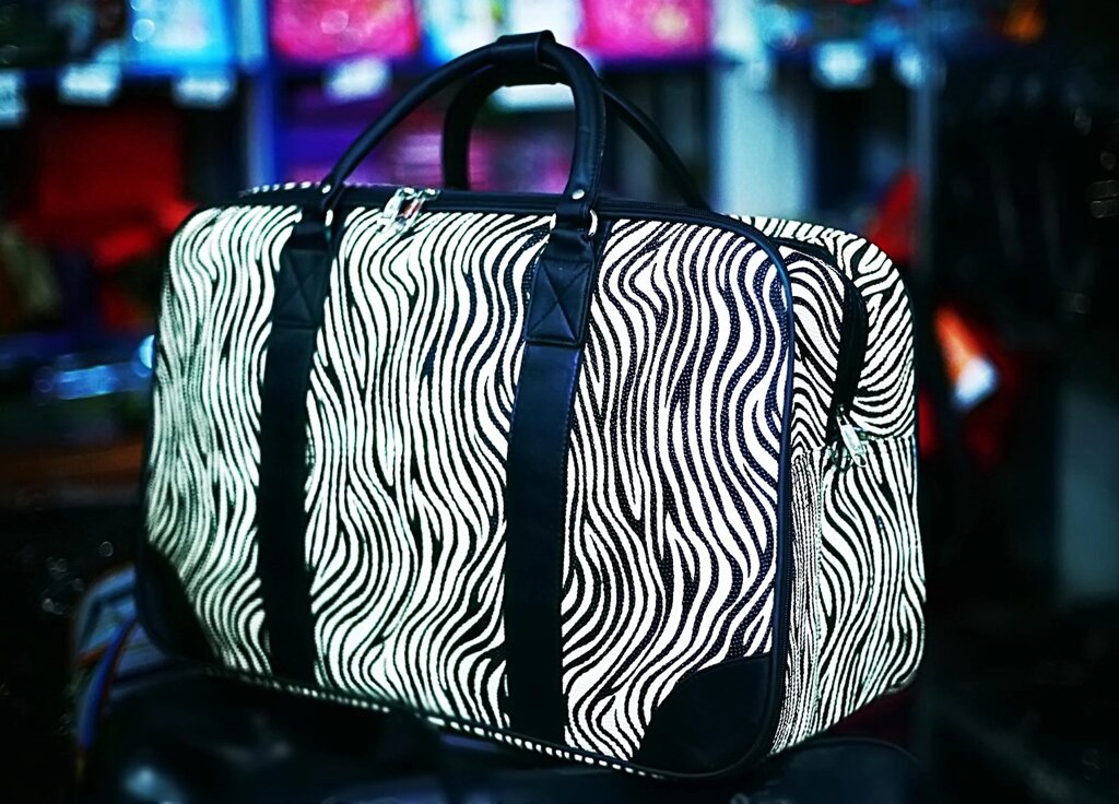 Женская сумка-саквояж (в черно-белую полоску) от компании Интернет-магазин VPROK_kz - фото 1