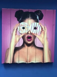 Картина «Девушка с пончиками» 6060 см
