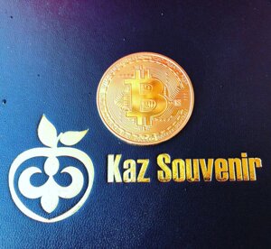Позолоченная монета Bitcoin с футляром