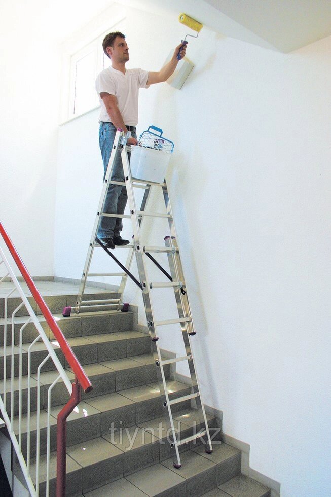 Трехсекционная универсальная лестница с допфункцией CORDA 3х7 от компании Торговый дом стройматериалов «ТИЫН» - фото 1