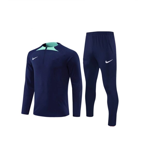 Спортивный костюм nike fc chelsea. Тренировочный костюм манчестер юнайтед. Тренировочный костюм для футбола. Манчестер юнайтед форма для тренировок. Костюм атлетико мадрид.