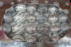 Набор ёлочных игрушек "Шарики" диаметр 8 см 24 шт серебро
