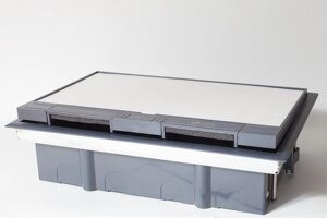 Люк на 8 постов (45х45), металл/ пластик, с пластиковой коробкой, IP40