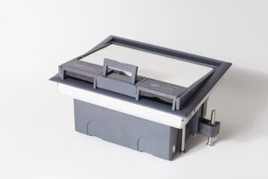 Люк на 4 поста (45х45), металл/ пластик, с пластиковой коробкой, IP40