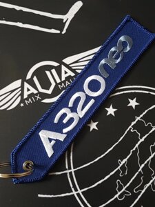 Брелок-ремувка Airbus A320 neo, синий цвет