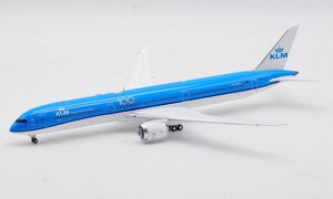 Модель самолета Boeing 787-10 Dreamliner PH-BKG в ливрее KLM - Royal Dutch Airlines, масштаб 1/200