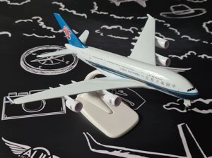 Модель самолета Airbus A380 в ливрее China Southern Airlines, масштаб 1/390