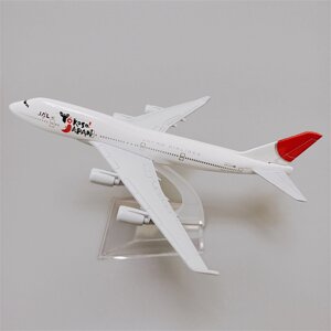 Модель самолета Boeing 747-400 в ливрее Japan Airlines, масштаб 1/450