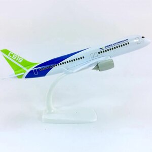 Модель самолета COMAC C919 в фирменной раскраске COMAC, масштаб 1/200