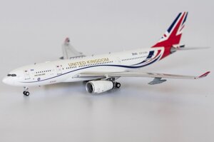 Модель самолета Airbus A330-243MRTT ZZ336 в ливрее UK - Air Force, масштаб 1/400