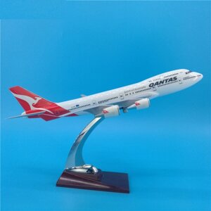 Модель самолета Boeing 747-400 в ливрее Qantas Airways, масштаб 1/220