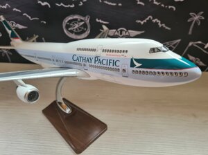 Модель самолета Boeing 747-400 в ливрее Cathay Pacific, масштаб 1/150