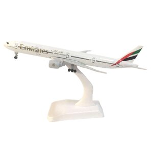 Модель самолета Boeing 777-300ER в ливрее Emirates, масштаб 1/390