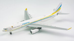 Модель самолета Airbus A330-200 UP-A3001, борт №1 Казахстана, масштаб 1/400