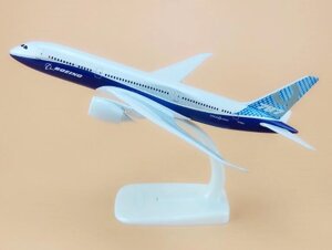 Модель самолета Boeing 787-9 Dreamliner в фирменной раскраске авиастроительной компании Boeing, масштаб 1/350