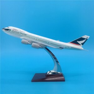 Модель самолета Boeing 747-400 в ливрее Cathay Pacific, масштаб 1/220