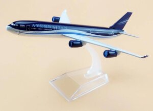 Модель самолета Airbus A340-600 в ливрее Azerbaijan Airlines, масштаб 1/450