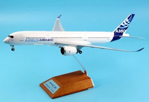 Модель самолета Airbus A350-900 XWB F-WZGG в фирменной раскраске авиастроительной компании Airbus, масштаб 1/200