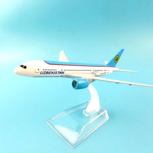 Модель самолета Boeing 787 Dreamliner в ливрее Uzbekistan Airways, масштаб 1/400