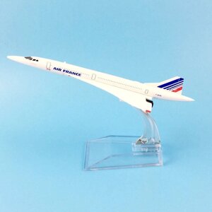 Модель самолета Concorde в ливрее Air France, масштаб 1/400