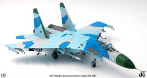 Модель самолета-истребителя Су-27 ОКБ Сухого, ВВС РФ, масштаб 1/72